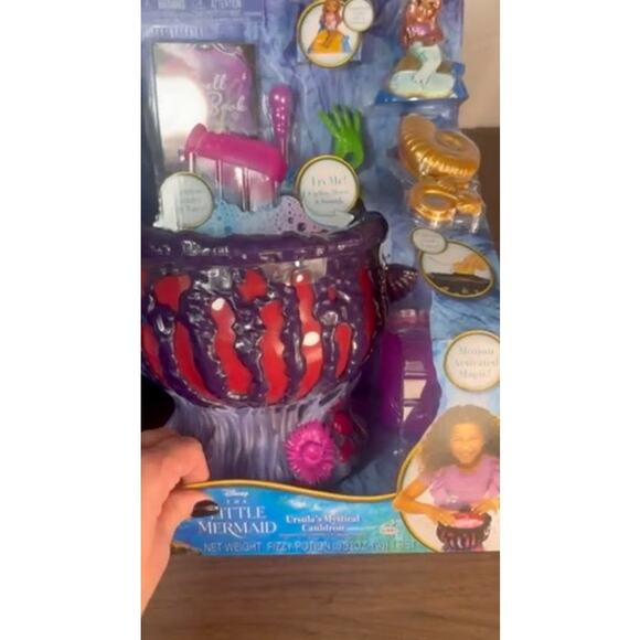 Disney The Little Mermaid Ursula’s Mystical Cauldron Playset Lights, Sounds - Picture 7 of 12